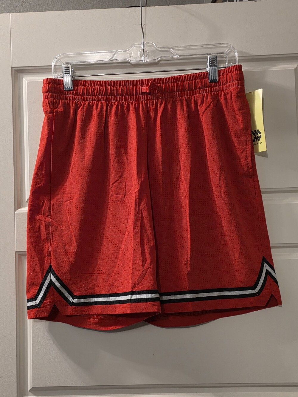 Boys All In Motion Shorts In Red Size XXL (16/18)